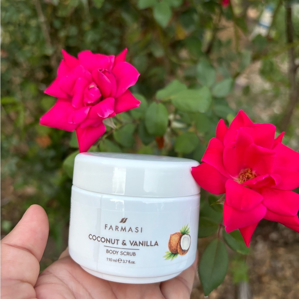 FARMASI COCONUT&VANILLA BODY SCRUB